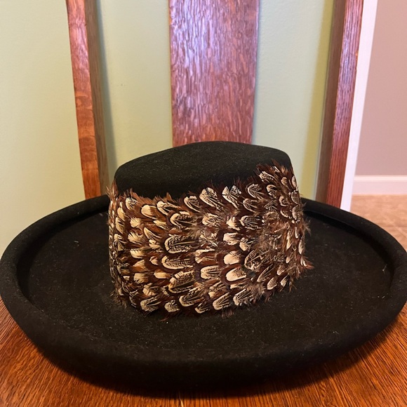 Eric Javits Hat with Feather Detail - Picture 2 of 7